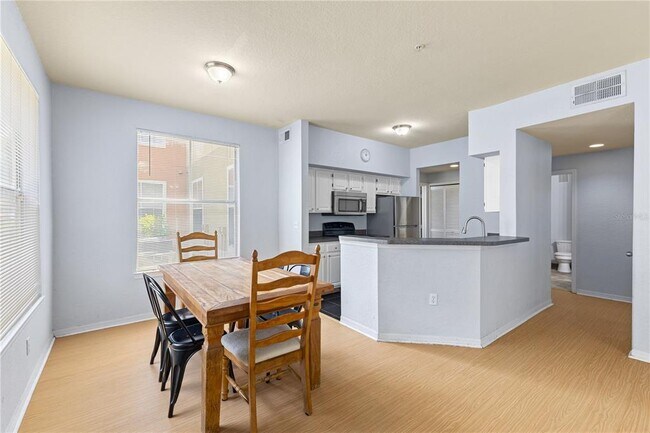 Building Photo - 6017 Westgate Dr