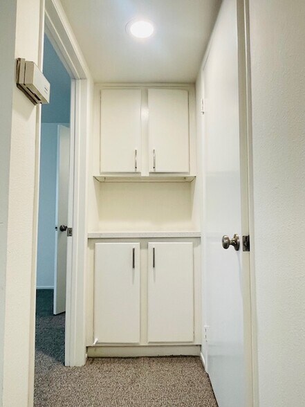 Building Photo - 112 S St Andrews Pl