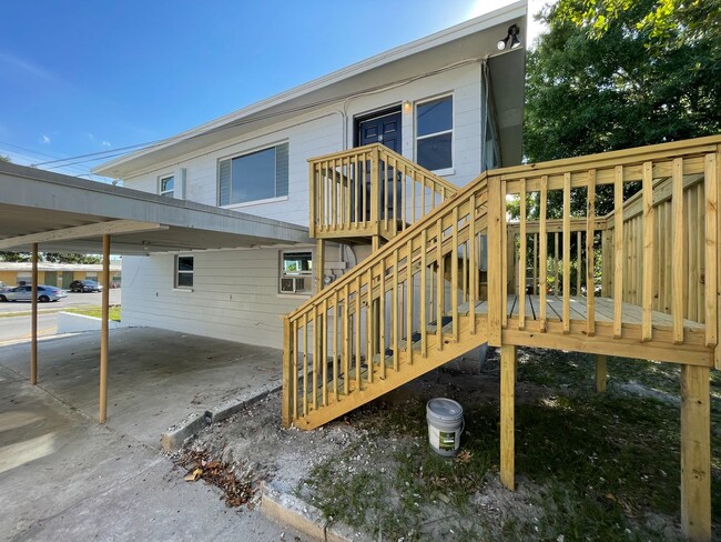 Building Photo - 2704 E Columbus Dr