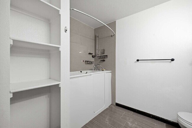 Building Photo - Spacious 5-Bed Retreat with Modern Updates in Aurora. Included - Greenhouse and Shed!