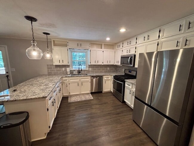 Building Photo - Beautifully Renovated 3-Bedroom, 2-Bath Ranch Home on Full Basement!