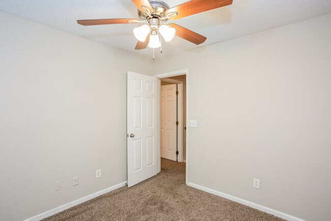 Building Photo - 2328 Torrington Ln