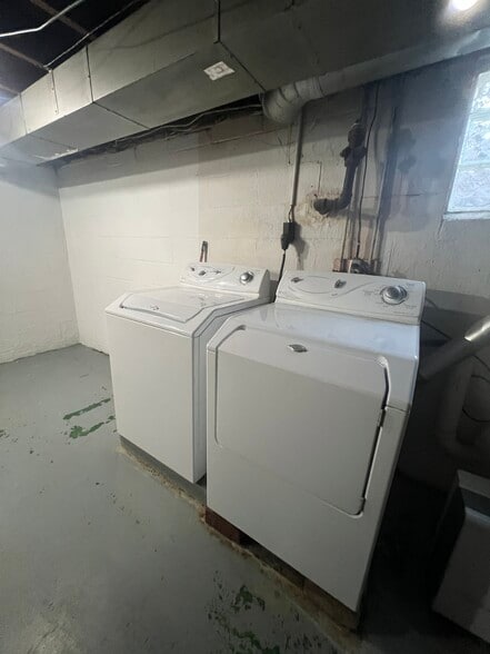 Building Photo - 1324 Meadow Rd