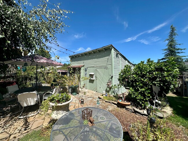Building Photo - Completely Remodeled, Charming Victorian i...