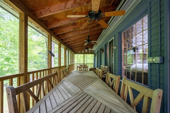 Building Photo - 39 Robertson Dr