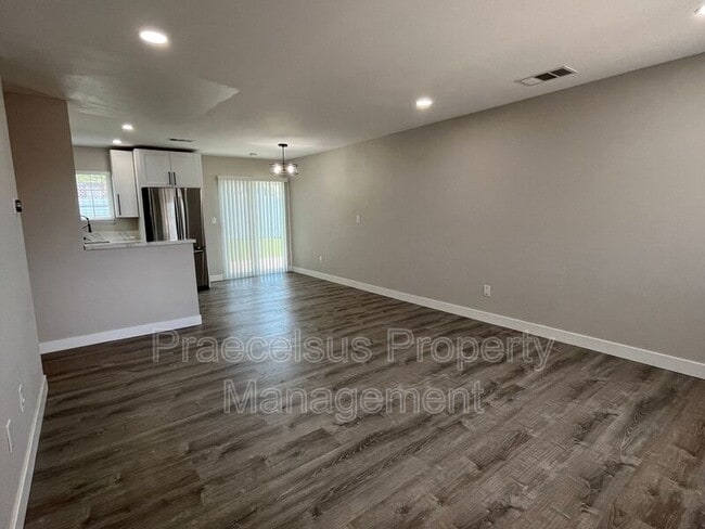 Building Photo - 5741 Calle Sal Si Puedes