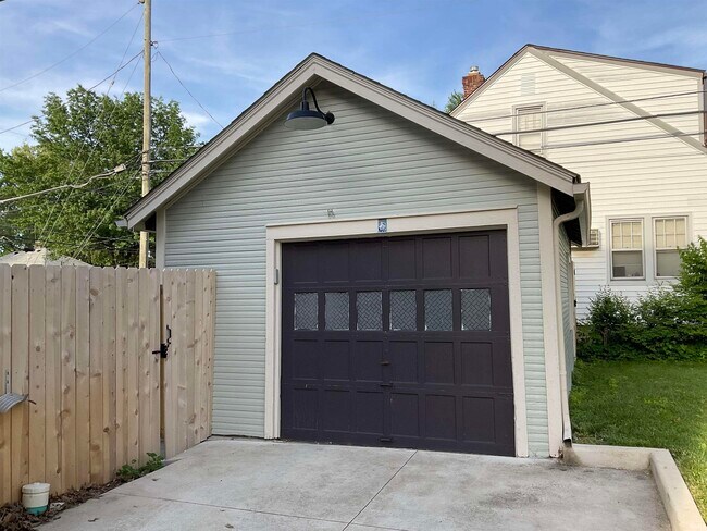 Building Photo - 3621 Hoagland Ave