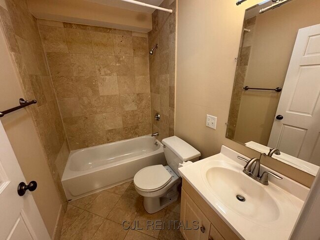 Building Photo - 4 Sherman Ct