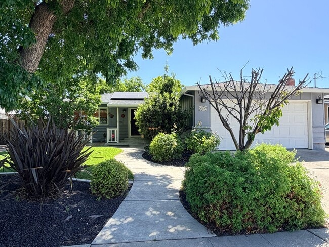 Building Photo - Spanish Style Home in Livermore Available Now!