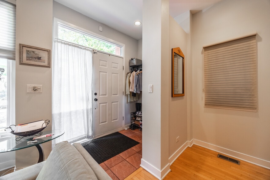 Building Photo - 1723 N Wood St