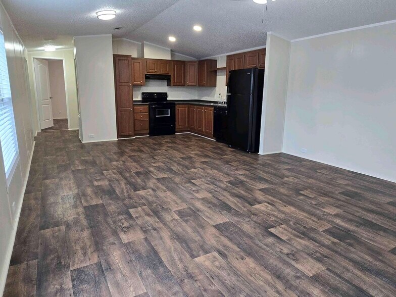 Building Photo - 709 N Collins Fwy