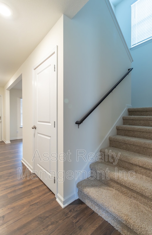 Building Photo - 329 Aspen Dr