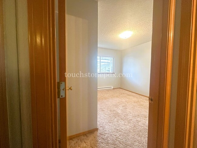 Building Photo - Classic 2-bedroom in King Arthur Court Apa...