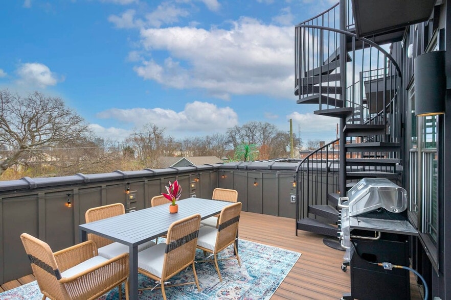 Building Photo - 713 26th Ave N