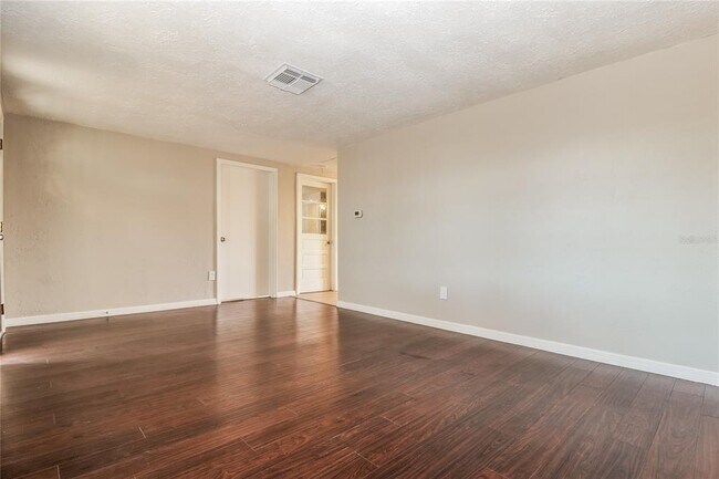 Building Photo - 3353 Trask Dr