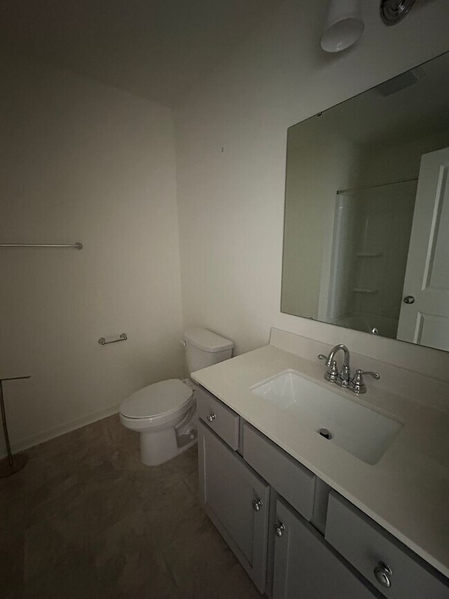 Building Photo - 3BR/2.5BA Townshoue in Mallard Creek