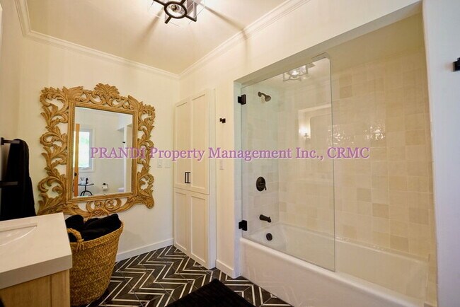 Building Photo - 22 Madrone Ct