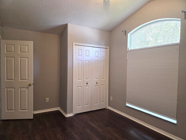 Building Photo - Move in Ready 3/2 in Sunset Village