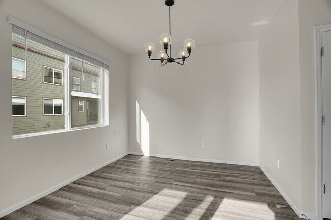 Building Photo - $3,330.95 with $300 off the first month's Rent - 4 Bedrooms, 3.5 Bathrooms, Townhouse in Broomfie...