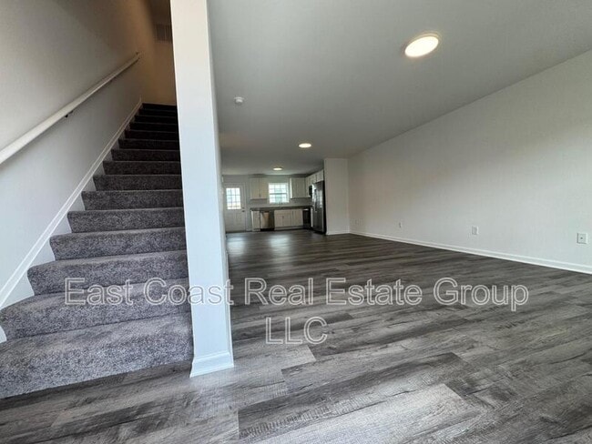 Building Photo - 15 Snowdrop Ct