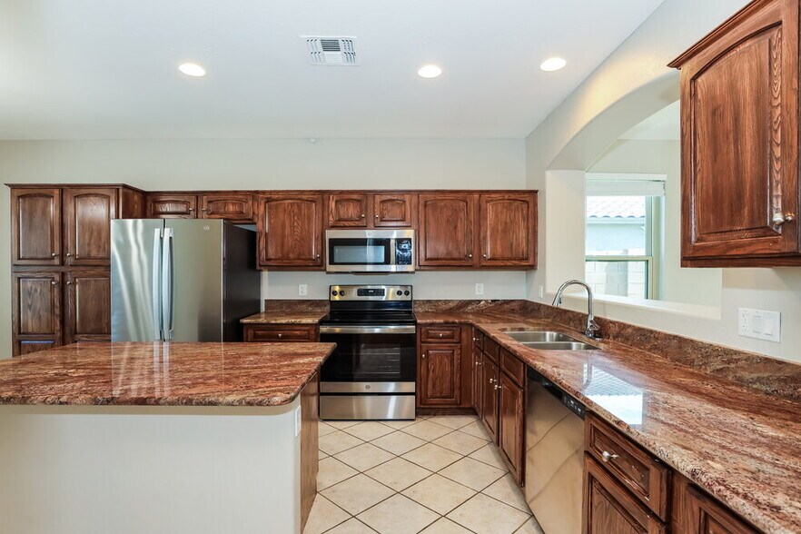 Building Photo - 3355 E Hampton Ln