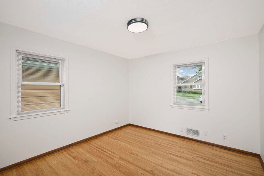 Main primary bedroom - 4540 3rd Ave S