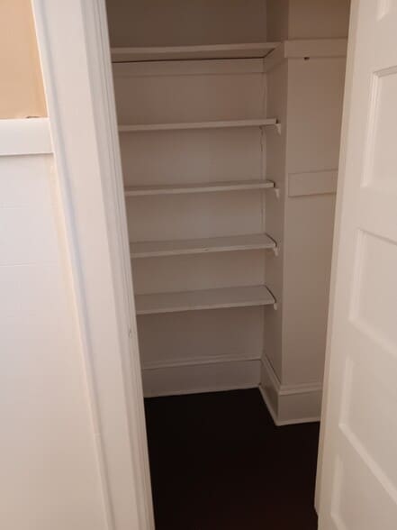 Building Photo - 1552 Lewis St