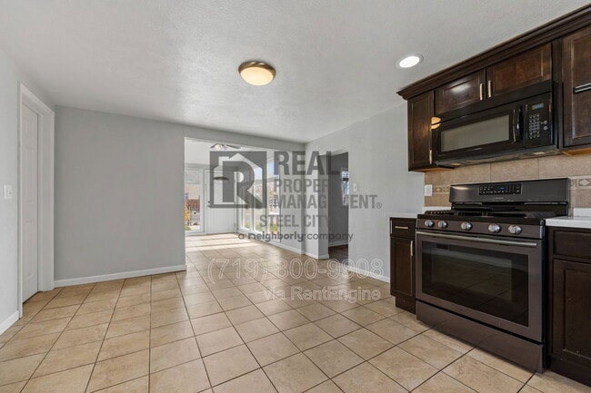 Building Photo - 903 W 15th St