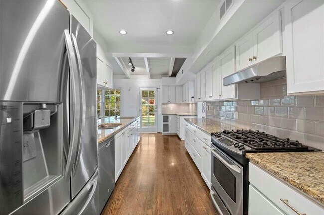 Building Photo - 1400 N Morningside Dr NE