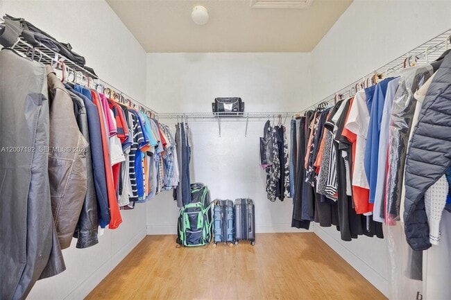 Building Photo - 3728 NE 3rd Ct