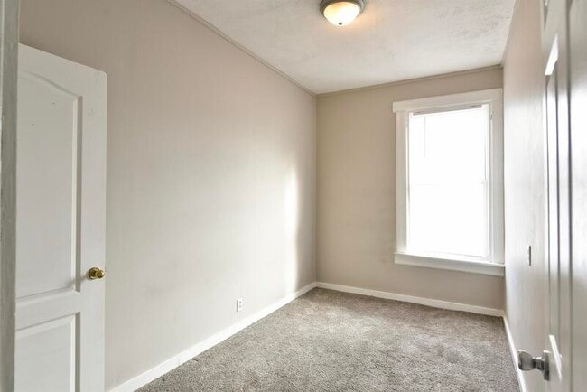 Building Photo - 536 S 30th St