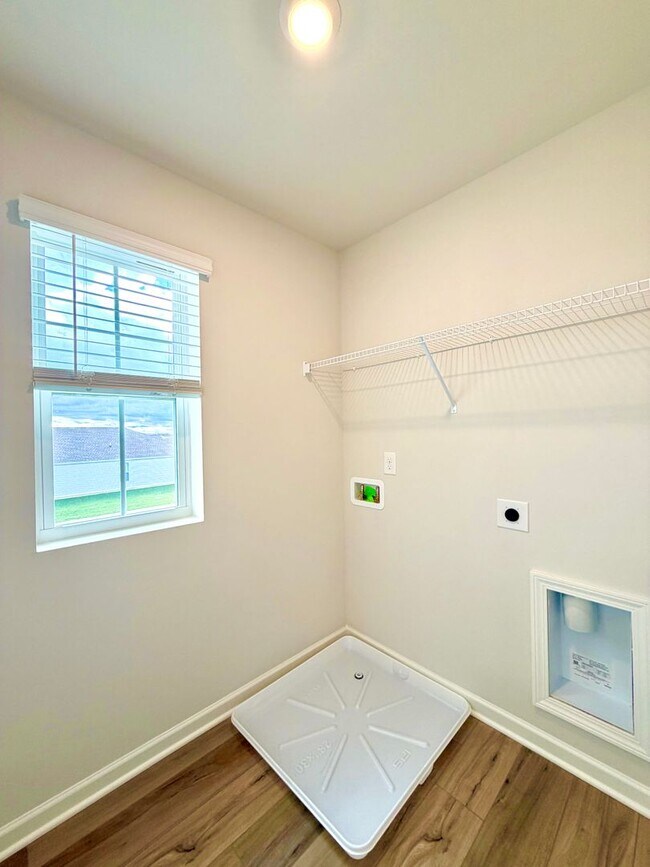 Building Photo - 913 Moray Ln