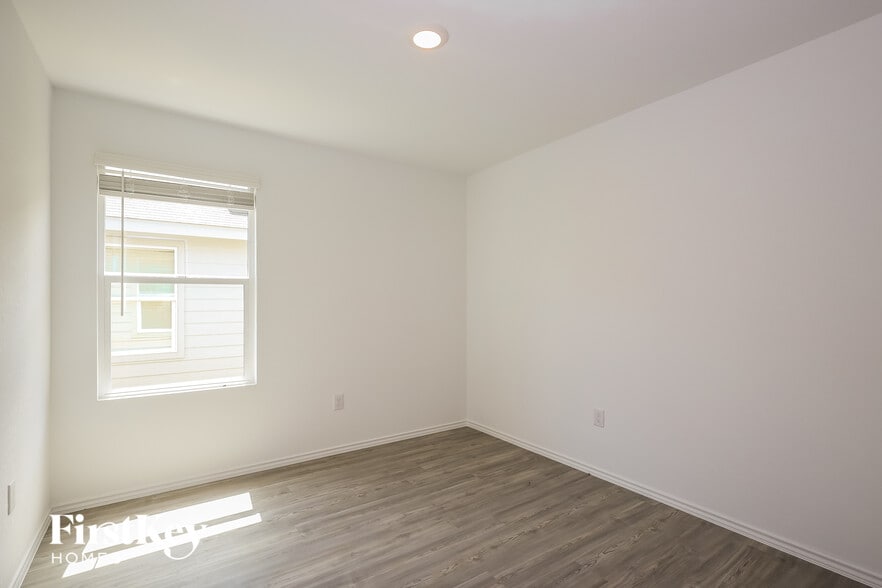 Building Photo - 13811 Haystack Rdg