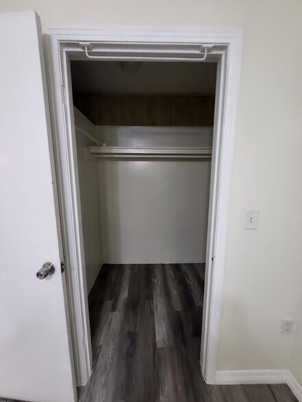 Building Photo - 207 W King St