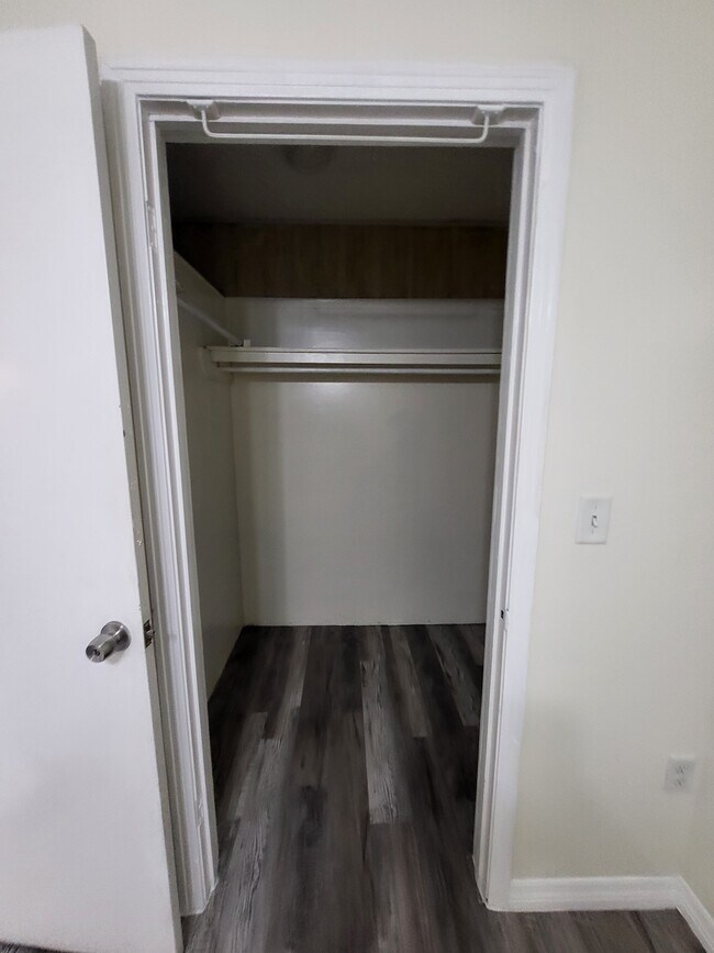 Building Photo - 207 W King St