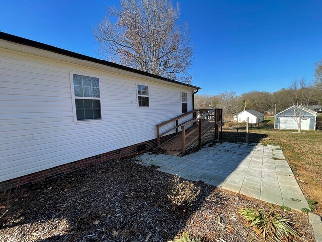 Building Photo - 2 Bedroom/2 Bath Home in Albemarle