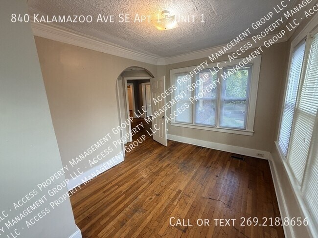 Building Photo - 840 Kalamazoo Ave SE