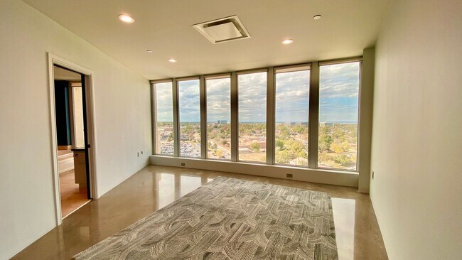 Building Photo - Luxury 2 Bed 2.5 Bath Condo in Central OKC