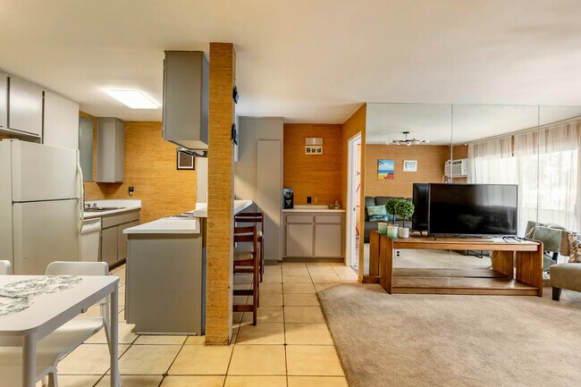 Building Photo - 6780 Friars Rd