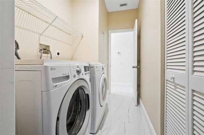 Building Photo - 646 Heritage Dr