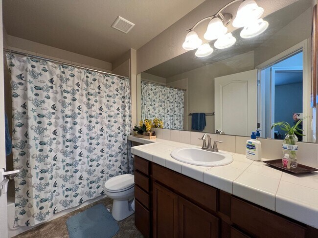 Building Photo - 4 Bedroom Home close to Peterson SFB