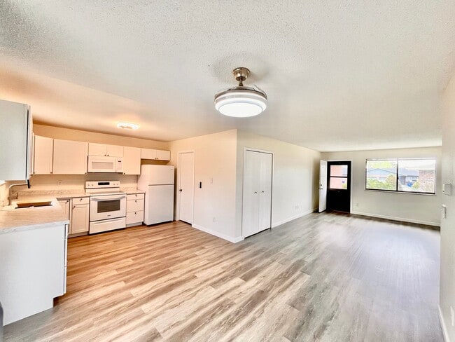 Building Photo - 2217 Bismarck Ct