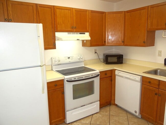 Building Photo - 1/1 condo in the heart of Clearwater - Mov...