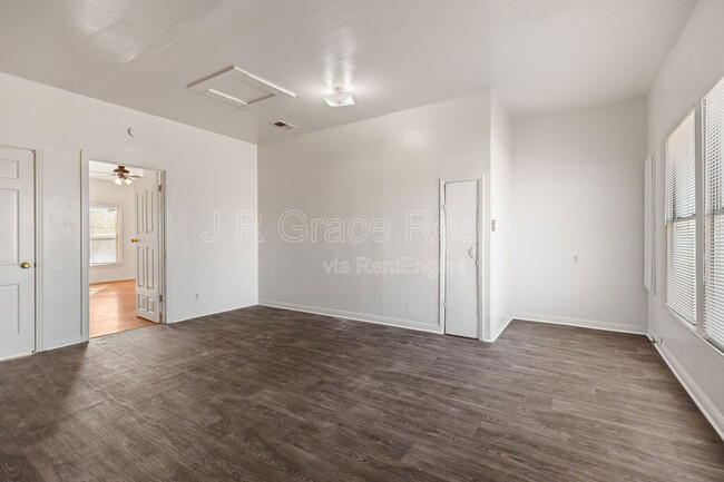 Building Photo - 2803 Bellmead Dr