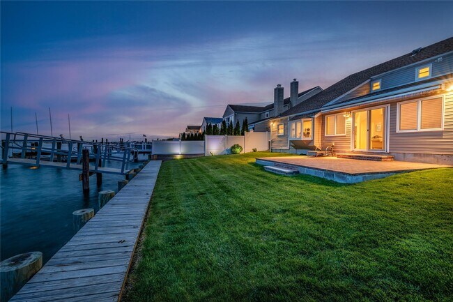 Building Photo - 4047 Greentree Dr