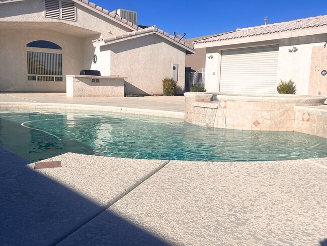 Building Photo - Unfurnished Long Term Pool Home