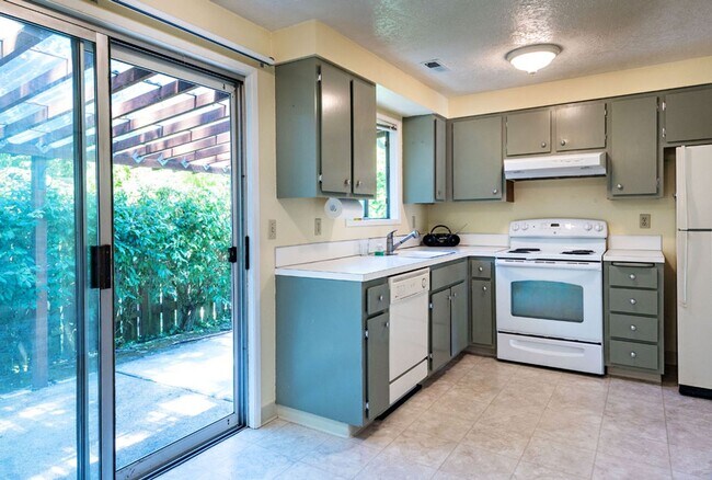 Building Photo - 2729 SE 63rd Ave