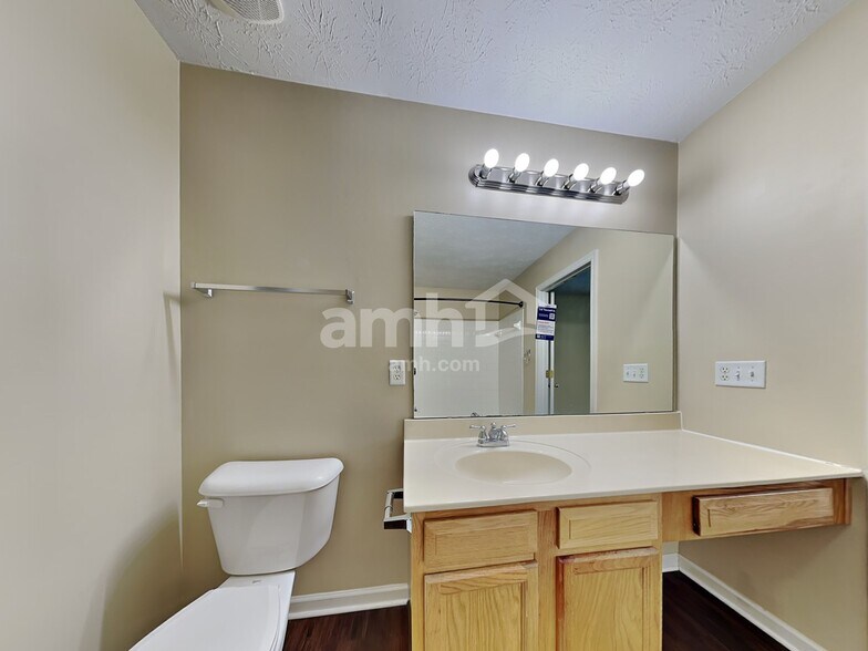 Building Photo - 32 Ascot Glen Dr