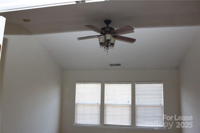 Building Photo - 2715 Old Ironside Dr