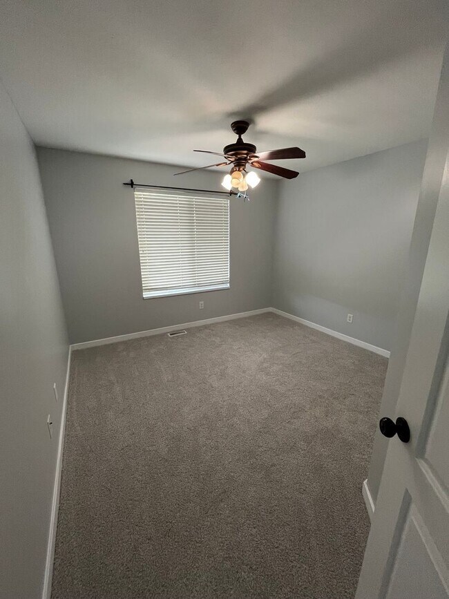 Building Photo - Rent Reduction & HOA Included! Call Today!...